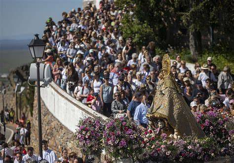 Procesión y traslado de la imagen de la Virgen de la Montaña