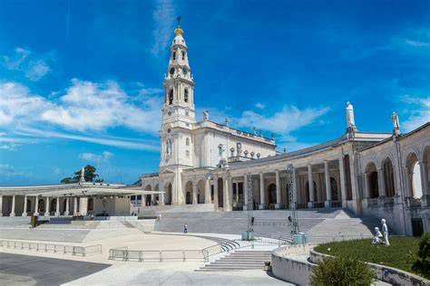 Vista panorámica del Santuario de Fátima con la Basílica de Nuestra Señora del Rosario y la Basílica de la Santísima Trinidad