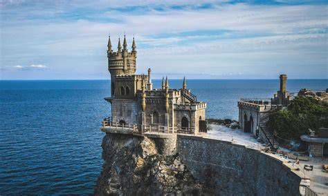 панорама замка Лоарре на скале