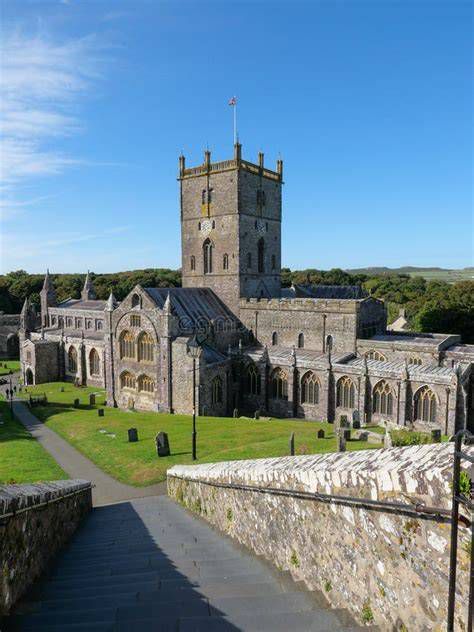Catedral de St Davids en su valle, vista de la torre central y el entorno del parque nacional