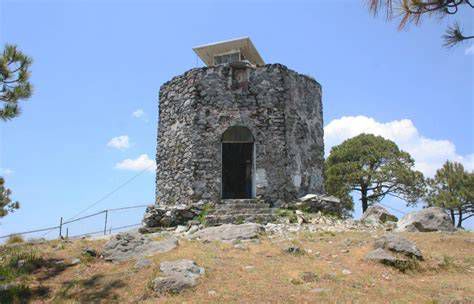 ermita de San Miguel en el cerro con procesión y romería