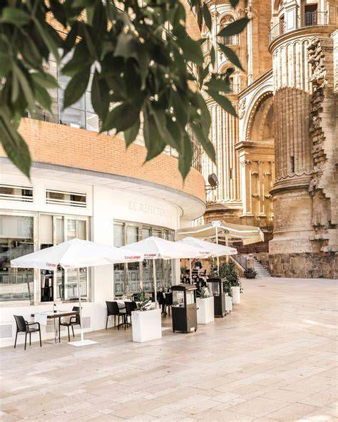 Fachada y comedor de El Refectorium Catedral