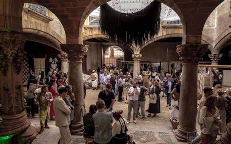 Interior del casal de fiestas durante la inauguración