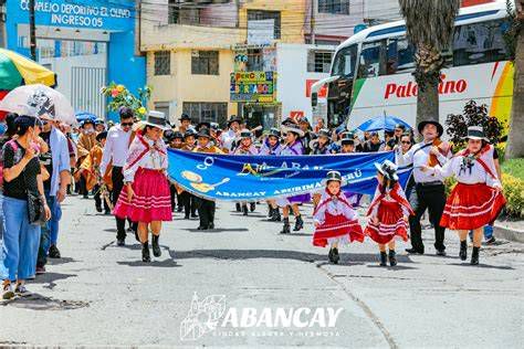 Charanga Va-Ka-Len-Ta animando el pasacalle