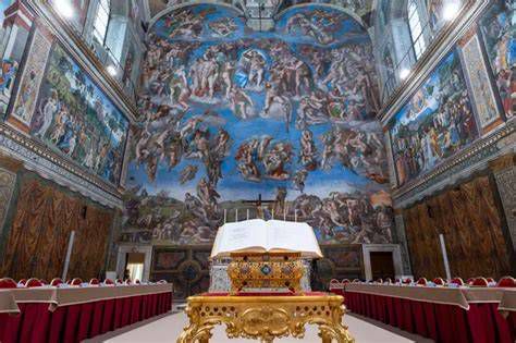 Foto de la Capilla Sixtina preparada para el cónclave
