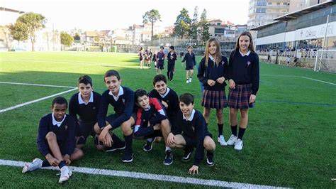 Fachada y aulas del Colegio Apóstol Santiago (Jesuitas) en Vigo