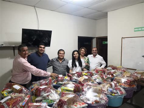 logística entrega cestas en parroquia