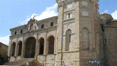 Visitas a monumentos y archivos diocesanos