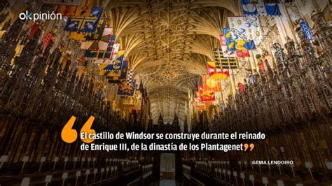 Interior gótico de la Capilla de San Jorge en Windsor, con vidrieras y sillería del coro