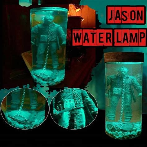 Escena final: Jason emerge del agua sosteniendo el machete
