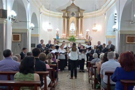 Actuación del coro parroquial durante las misas solemnes en la festividad de Nosa Señora do Rosario