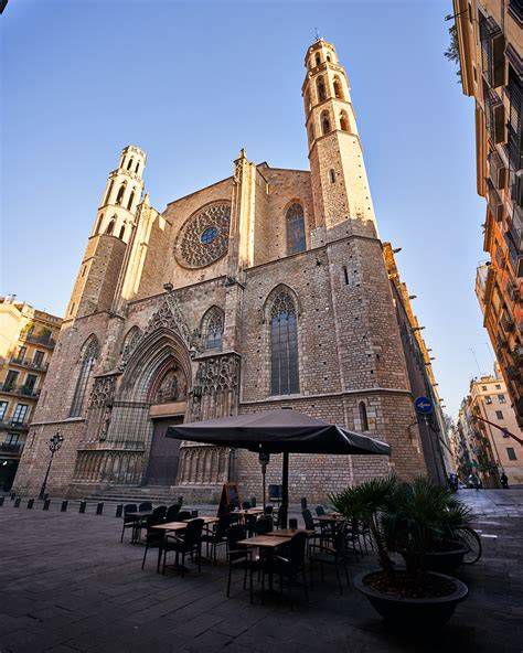 Ilustración de la construcción de la catedral de Santa María del Mar