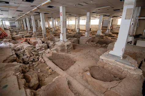 Interior y restos arqueológicos bajo el Teatro Liceo