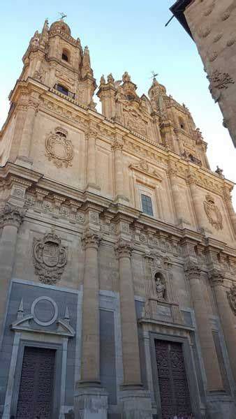 Fachada de la Clerecía y acceso principal