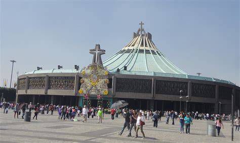 Atrio de las Américas y Basílica de Guadalupe en la víspera del 12 de diciembre