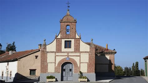 Ermita de la Virgen de las Nieves y plaza de toros histórica