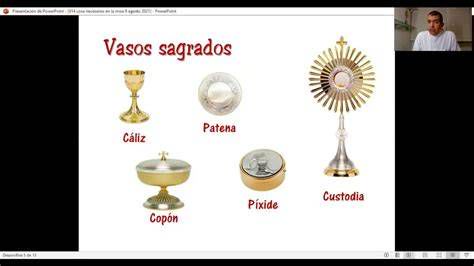 Conjunto de vasos sagrados y vestiduras litúrgicas para la celebración