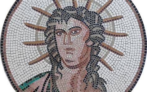 Representación del Sol Invictus y mosaico bizantino de Constantino I