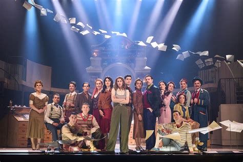 Foto del elenco del musical
