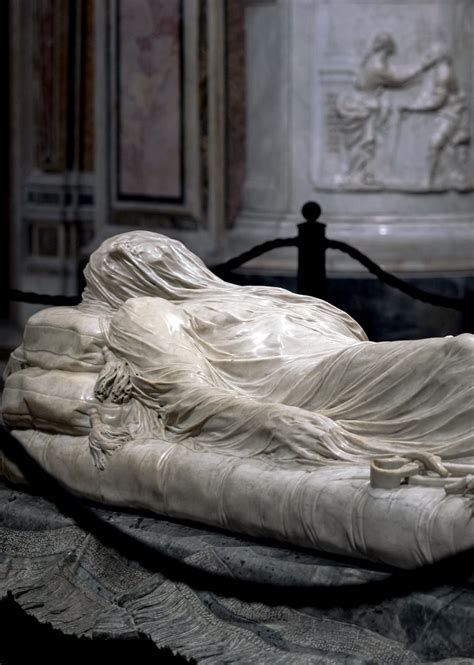 Veduta interna della Cappella Sansevero con il Cristo velato e la volta affrescata