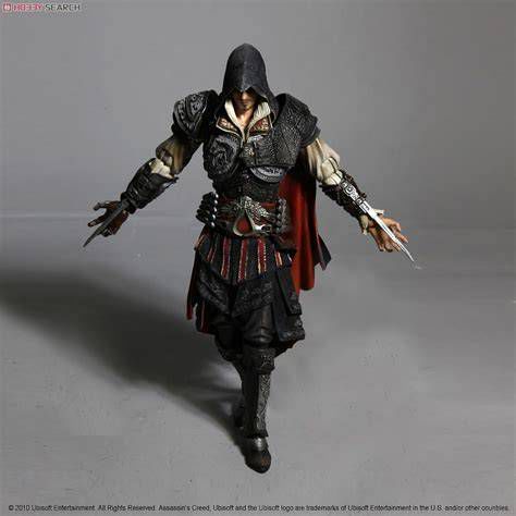 Figura detallada de Ezio Auditore con capucha y ropa característica