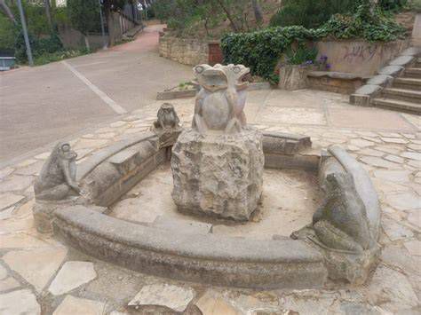 Fuente de la Negra, emblemática e histórica fuente urbana cercana a la iglesia
