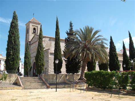 Torre campanario y parque junto a la ermita de Nuestra Señora de la Misericordia