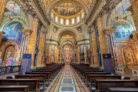 Basílica de María Auxiliadora en Turín, entorno y altar mayor