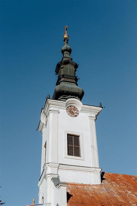 templom külső kép és harangtorony