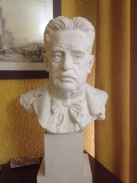 Busto de don Juan Valera por Coullaut Valera