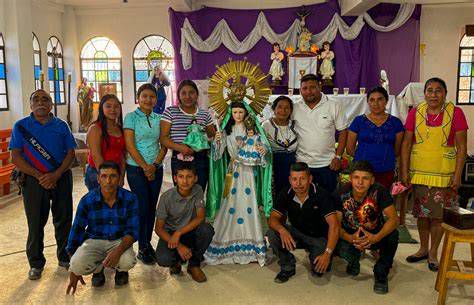 Fotografía de una celebración bautismal comunitaria