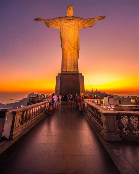 Vista desde el interior del Cristo Redentor, escaleras y plataformas
