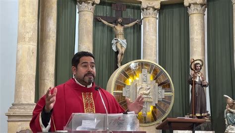 Eucaristía celebrada en una misa solemne