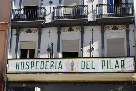 Fotografía antigua de la hospedería del Pilar y de la residencia Miraflores