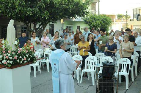 Procesión y rezo del Rosario en peregrinación