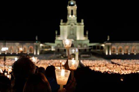 Procesión nocturna en el Santuario de Fátima