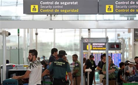 Controles de seguridad en zonas públicas de París