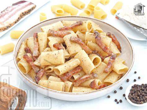 Platos tradicionales romanos: pasta carbonara, gricia y guanciale