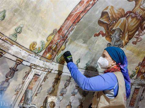 Proceso de restauración: limpieza y reintegración de policromía