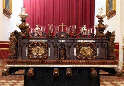 Trono del Cristo y escuadras legionarias en procesión