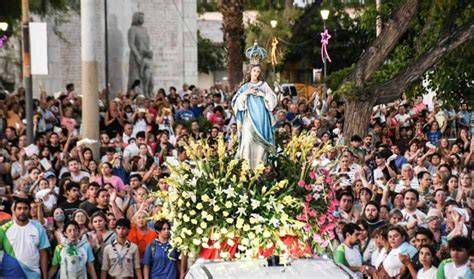 Celebración religiosa en Santa María del Mar con miles de fieles