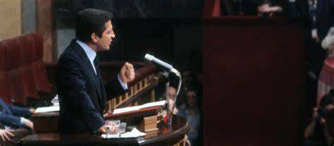 Cola de ciudadanos para despedir a Adolfo Suárez en el Congreso de los Diputados