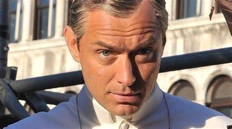 Jude Law como Pío XIII en The Young Pope, interfaz entre lo divino y lo humano