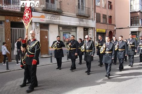 ensayo de banda procesional en iglesia