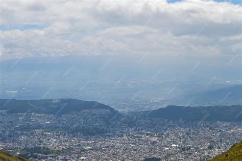 Vista panorámica de Quito desde el campanario de la Catedral Metropolitana