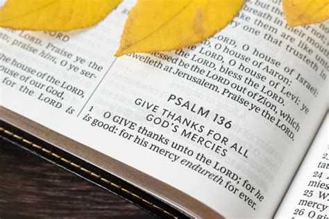 Salmo 136 - escultura o manuscrito bíblico