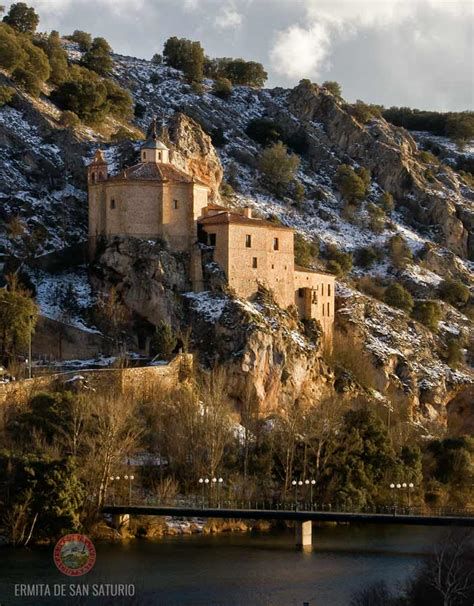 Ermita de San Martiño (Francos) y crucero barroco