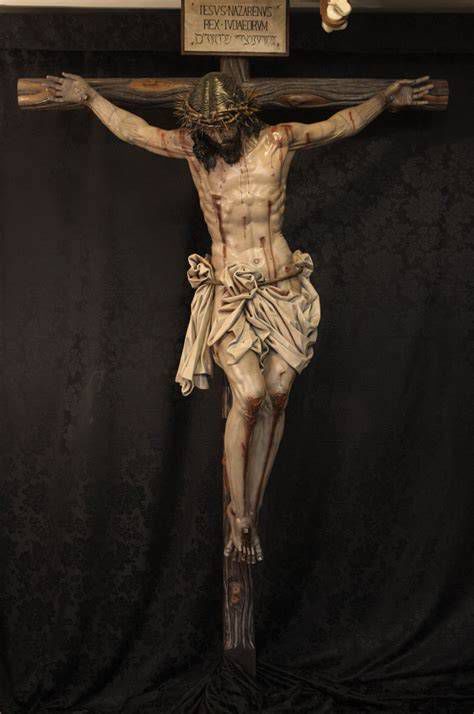 Imagen de la imagen del Cristo crucificado con paño y expresión serena