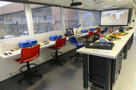 Aulas y talleres técnicos del instituto