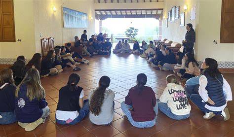 Jóvenes en oración y convivencia diocesana